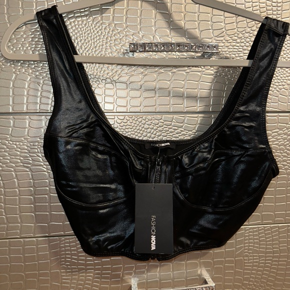Faux Leather crop top - Picture 3 of 3